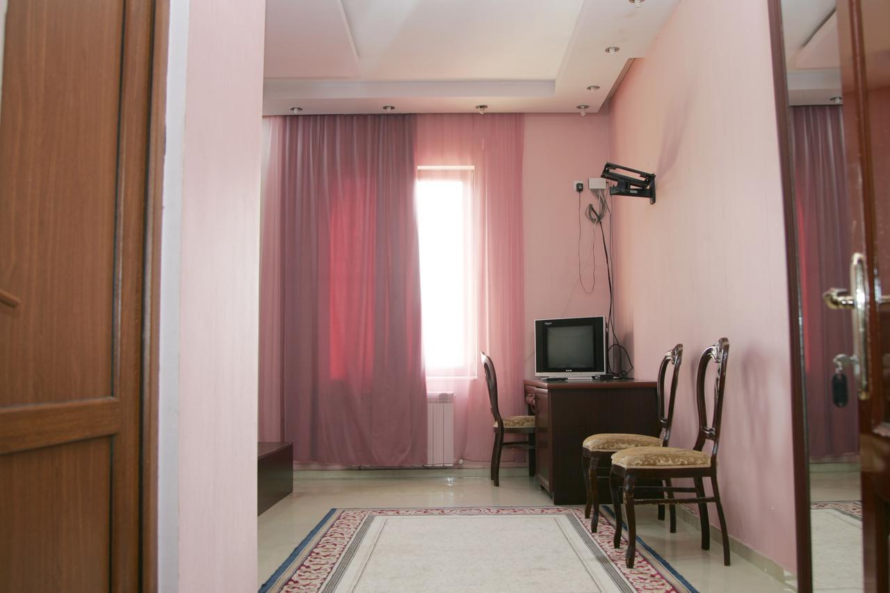 Eleon Ξενοδοχείο Κουτάισι Εξωτερικό φωτογραφία